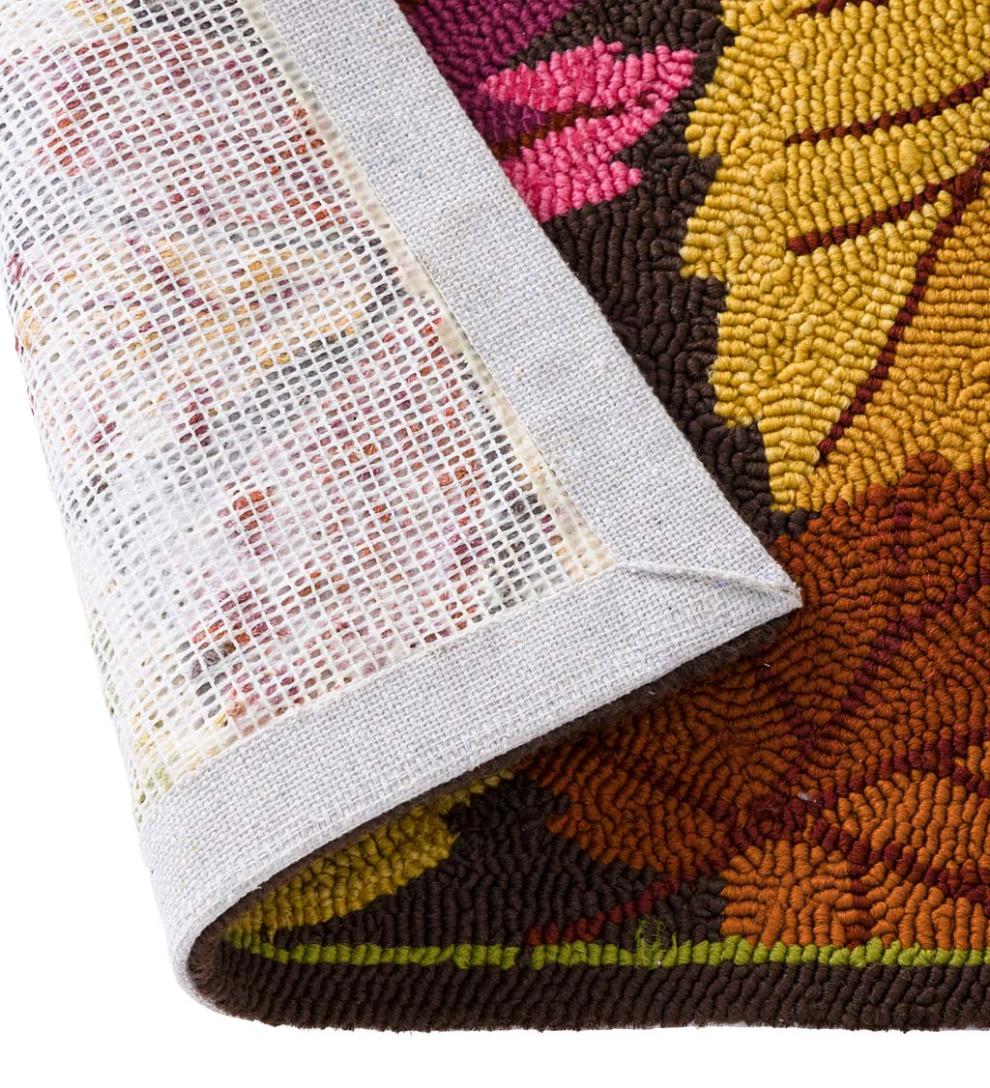Plow & Hearth Home Accents Indoor Living Indoor/Outdoor Scattered Leaves Hooked Polypropylene Accent Rug