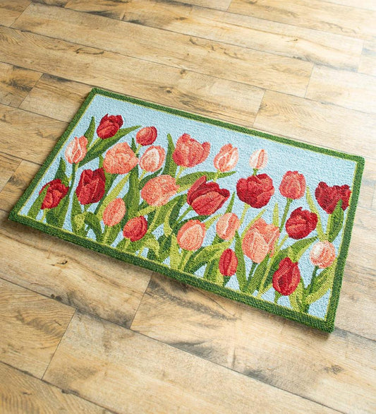 Plow & Hearth Small Accent Rugs Indoor Living Indoor/Outdoor Pink Tulips Hooked Polypropylene Accent Rug