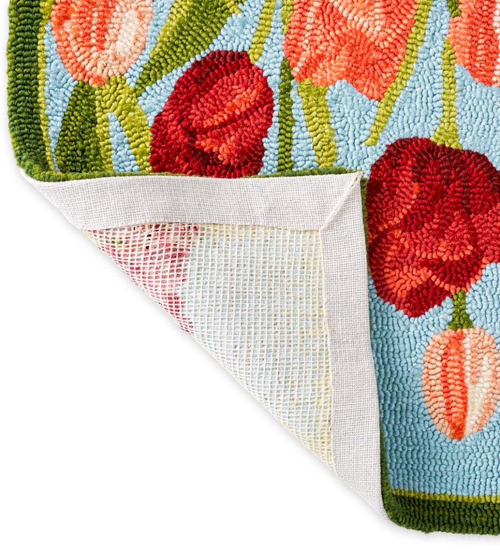 Plow & Hearth Small Accent Rugs Indoor Living Indoor/Outdoor Pink Tulips Hooked Polypropylene Accent Rug