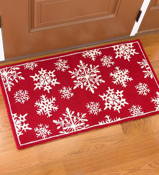 Plow & Hearth Synthetic Rugs Indoor Living Indoor/Outdoor Snowflakes Holiday Hooked Accent Rug