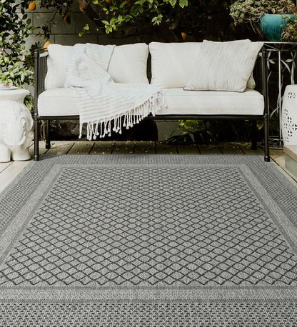 Plow & Hearth Area Rugs Indoor Living Indoor/Outdoor Bluefield Border Polypropylene Rug