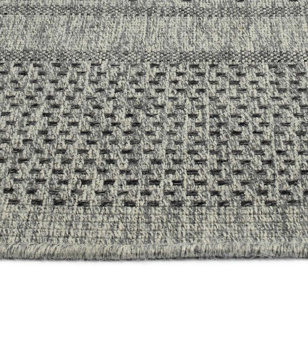 Plow & Hearth Area Rugs Indoor Living Indoor/Outdoor Bluefield Border Polypropylene Rug