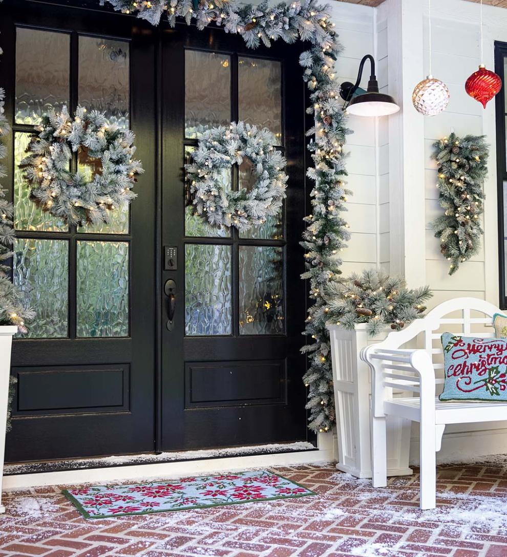 Plow & Hearth Area Rugs Indoor Living Indoor/Outdoor Poinsettia Hooked Polypropylene Accent Rug
