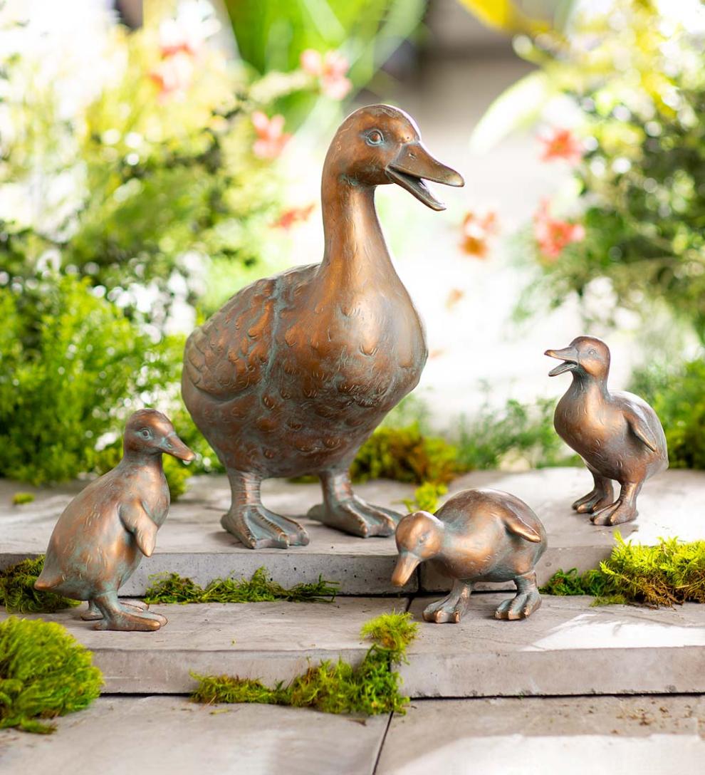 Plow & Hearth Decorative Garden Accents Yard & Garden Duck Family With Mother And Three Babies, Set Of 4