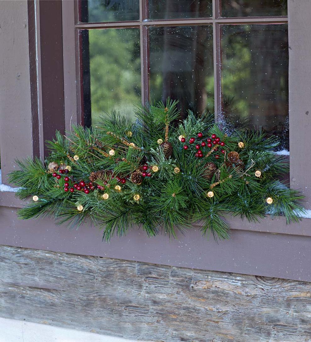Plow & Hearth Fireplace & Mantel Décor Fireplace & Hearth Indoor/Outdoor Blue Ridge Garland With Battery-Operated Dual-Function Lights