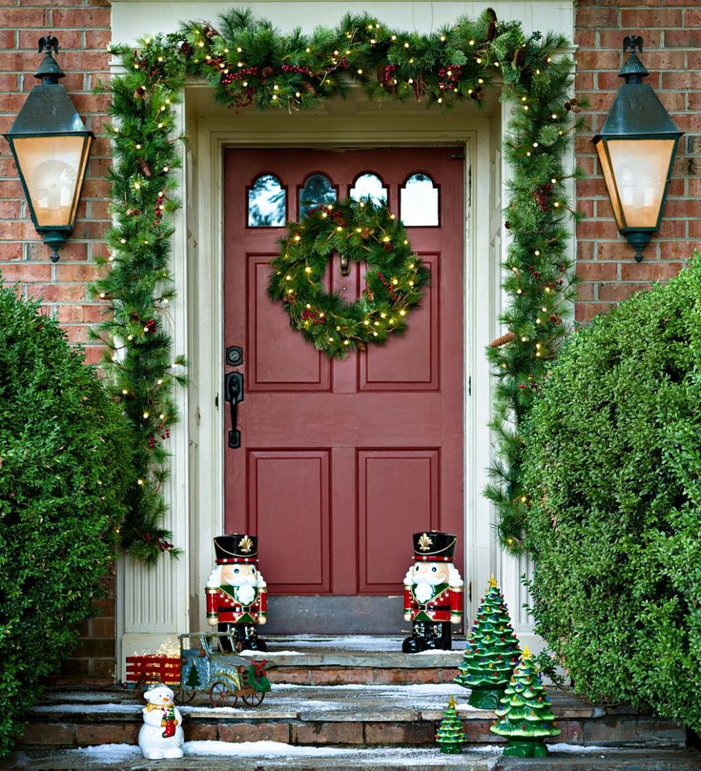 Plow & Hearth Fireplace & Mantel Décor Fireplace & Hearth Indoor/Outdoor Blue Ridge Garland With Battery-Operated Dual-Function Lights