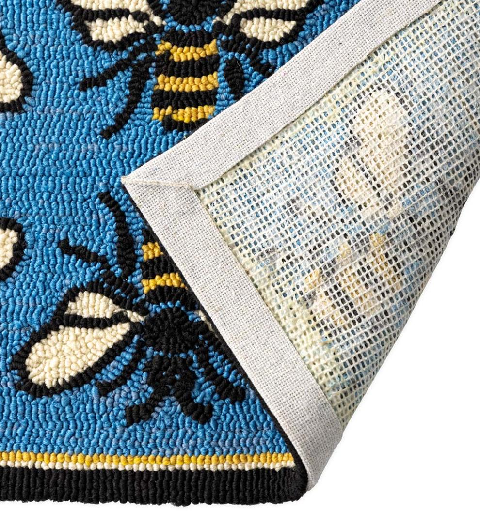 Plow & Hearth Home Accents Indoor Living Indoor/Outdoor Busy Bee Hooked Polypropylene Accent Rug