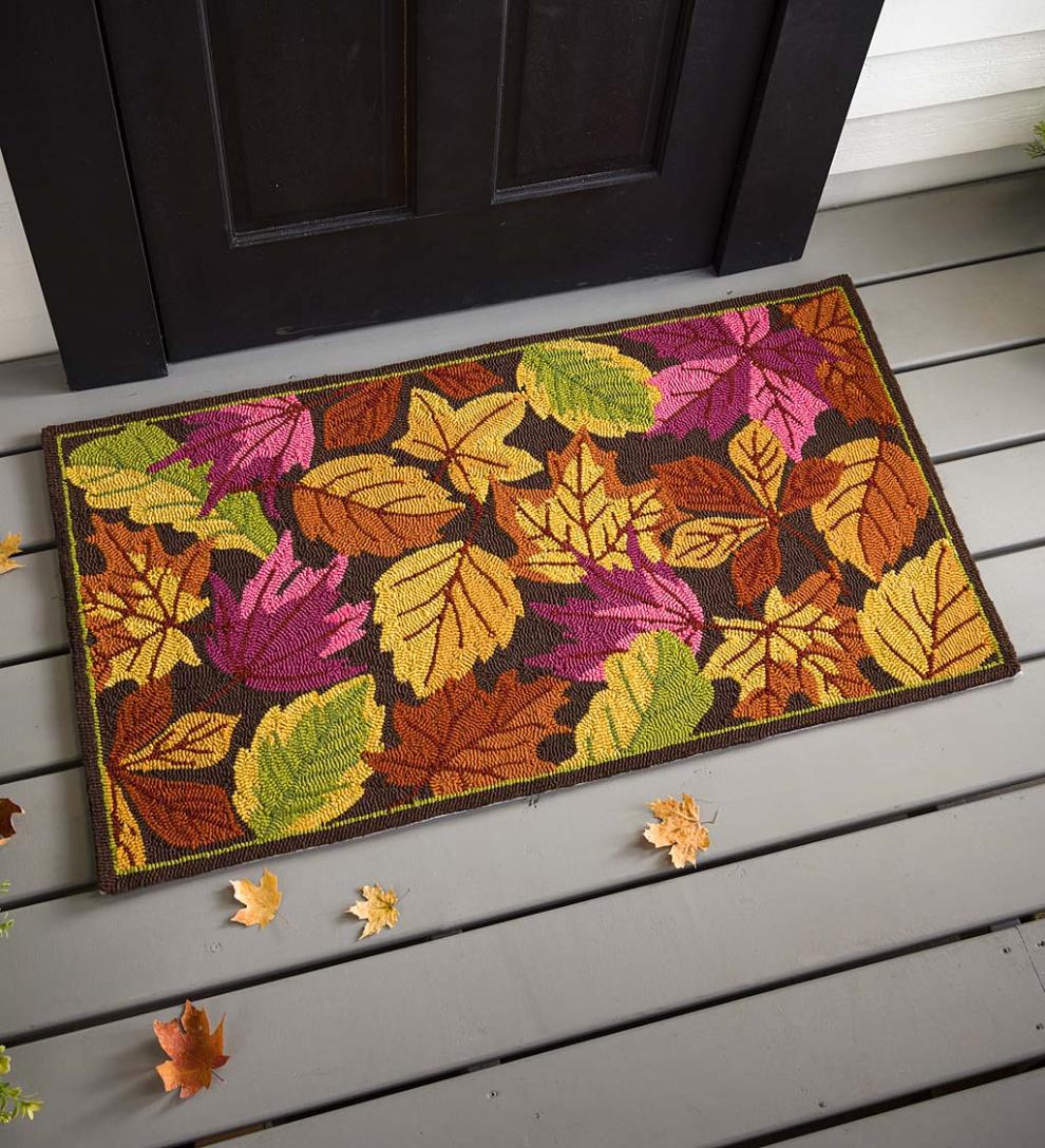 Plow & Hearth Home Accents Indoor Living Indoor/Outdoor Scattered Leaves Hooked Polypropylene Accent Rug