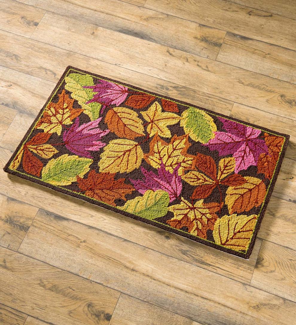 Plow & Hearth Home Accents Indoor Living Indoor/Outdoor Scattered Leaves Hooked Polypropylene Accent Rug