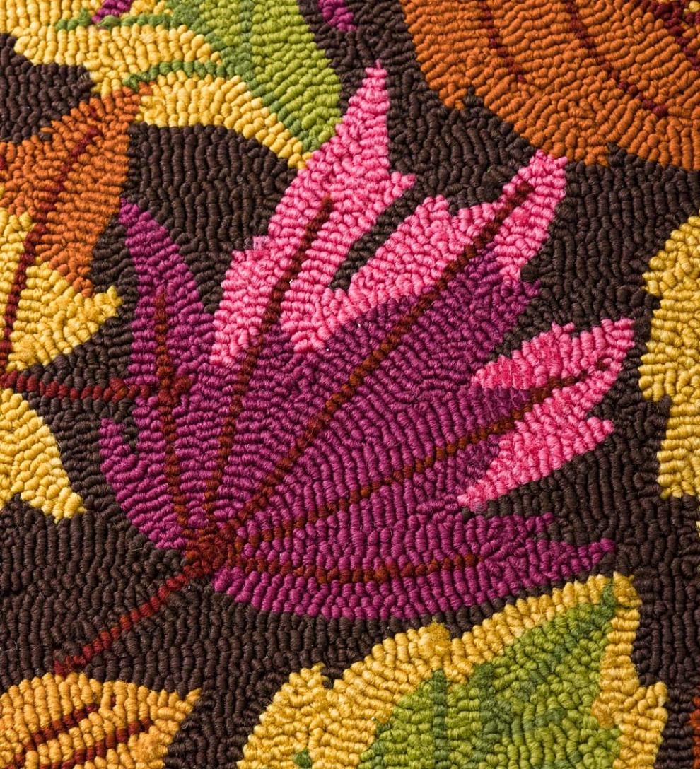 Plow & Hearth Home Accents Indoor Living Indoor/Outdoor Scattered Leaves Hooked Polypropylene Accent Rug