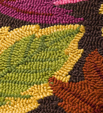 Plow & Hearth Home Accents Indoor Living Indoor/Outdoor Scattered Leaves Hooked Polypropylene Accent Rug