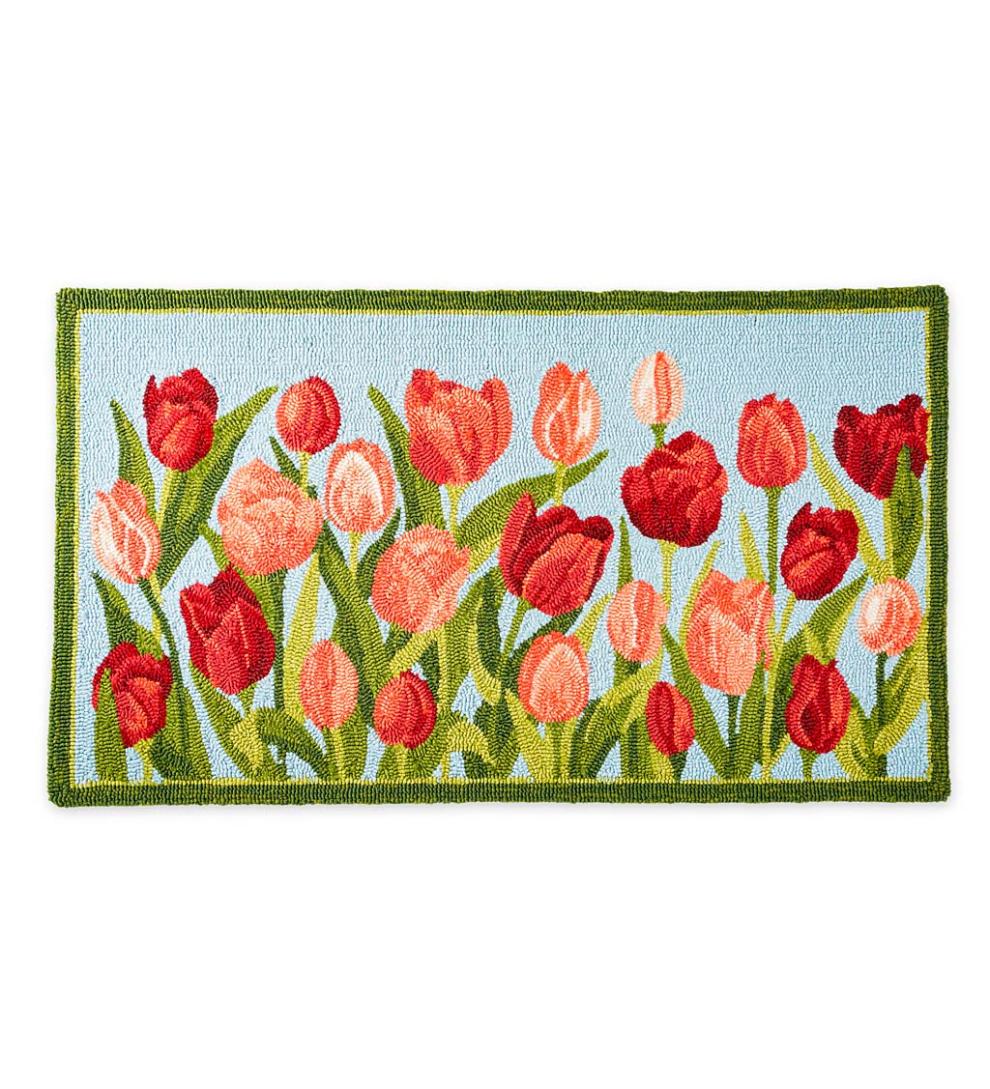Plow & Hearth Small Accent Rugs Indoor Living Indoor/Outdoor Pink Tulips Hooked Polypropylene Accent Rug