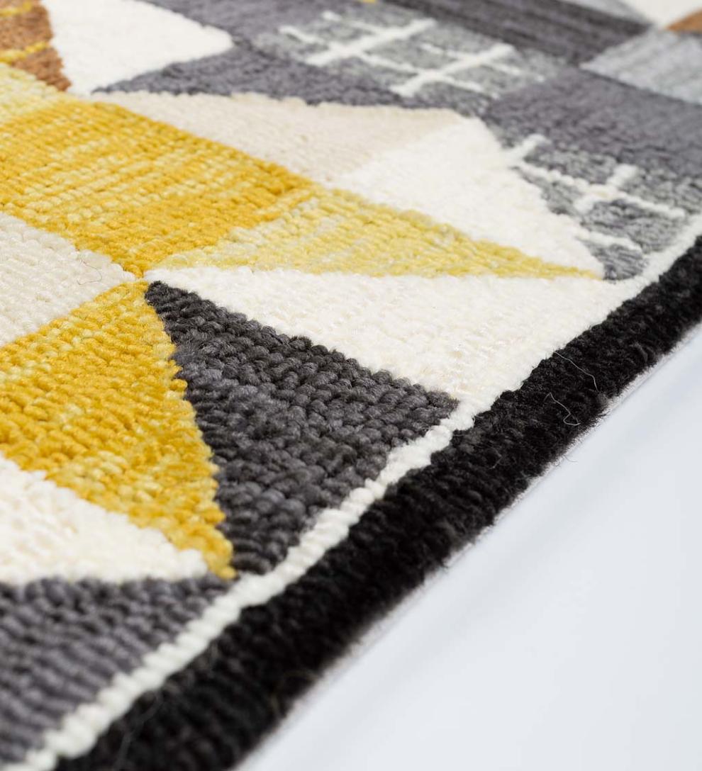Plow & Hearth Small Accent Rugs Indoor Living Indoor/Outdoor Springtime Quilt Polypropylene Rug Runner