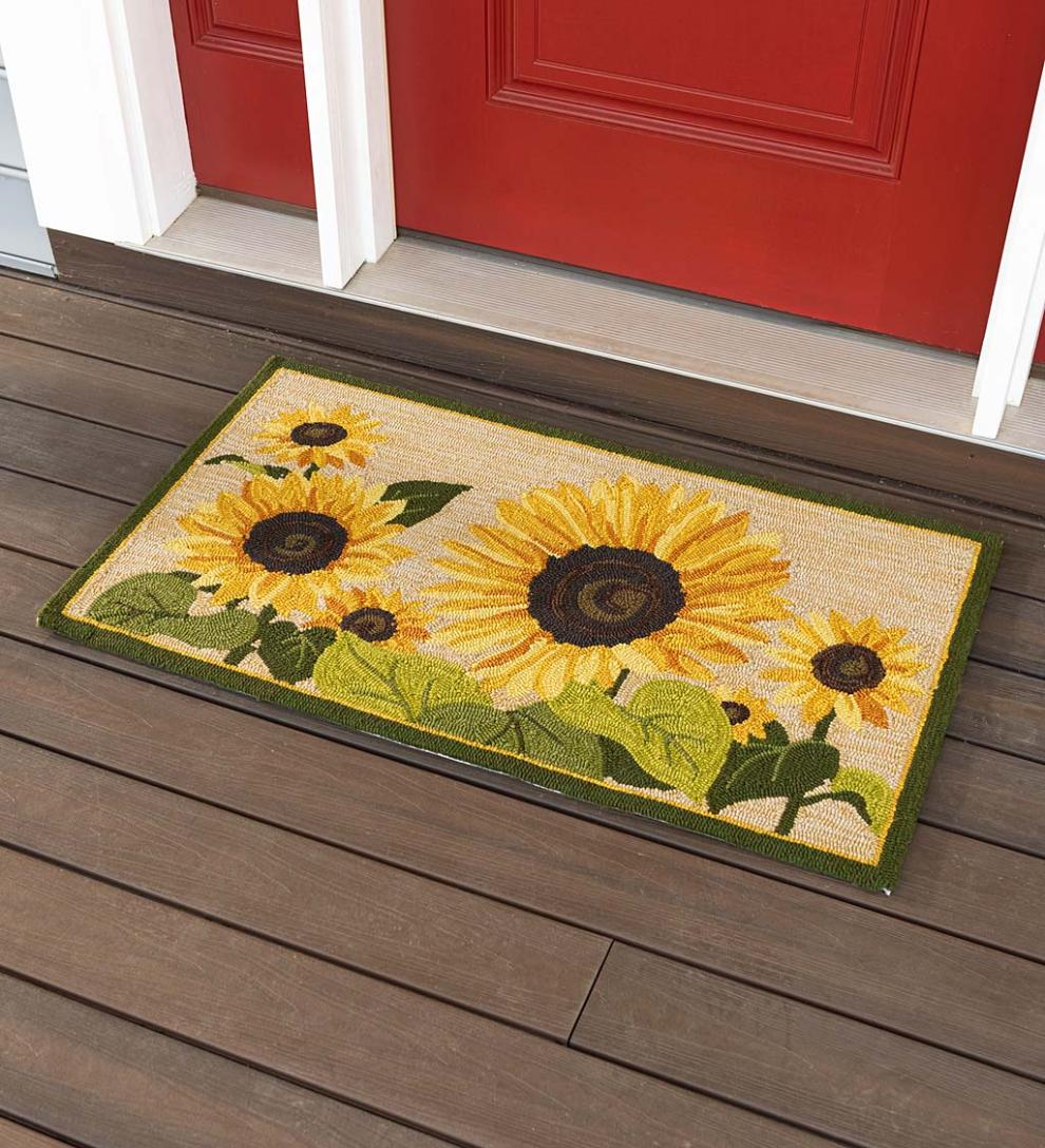 Plow & Hearth Small Accent Rugs Indoor Living Indoor/Outdoor Sunflower Hooked Polypropylene Accent Rug