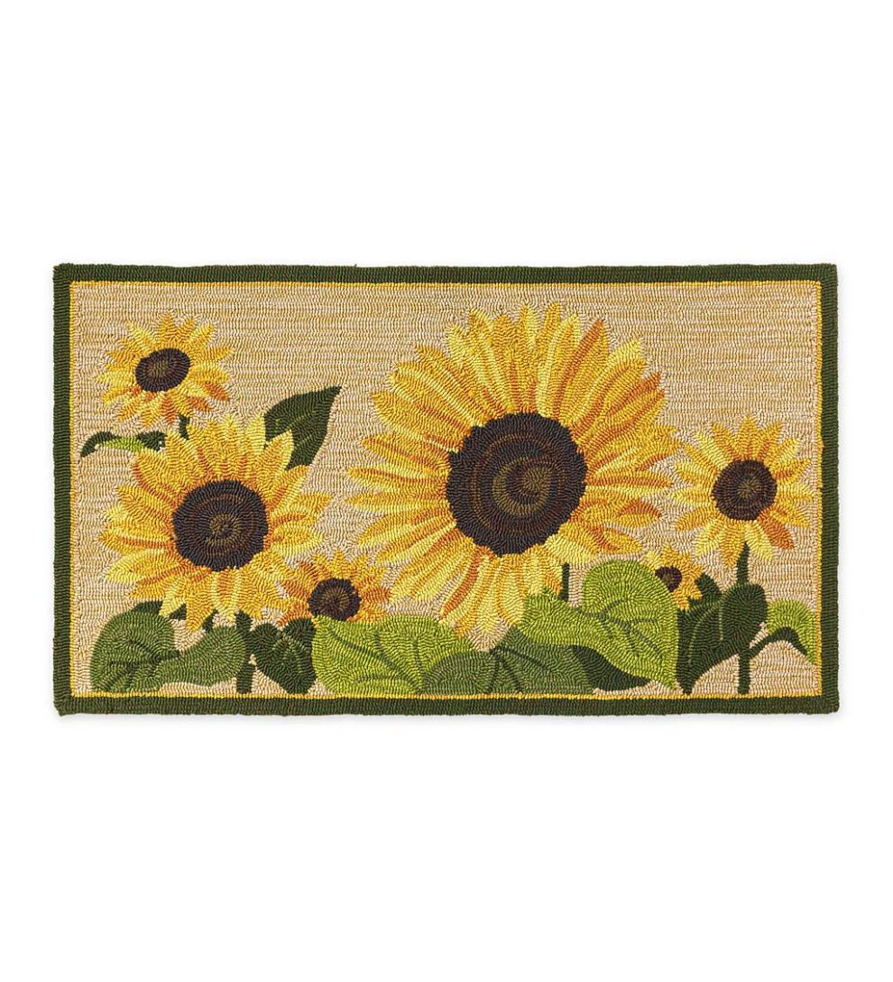 Plow & Hearth Small Accent Rugs Indoor Living Indoor/Outdoor Sunflower Hooked Polypropylene Accent Rug