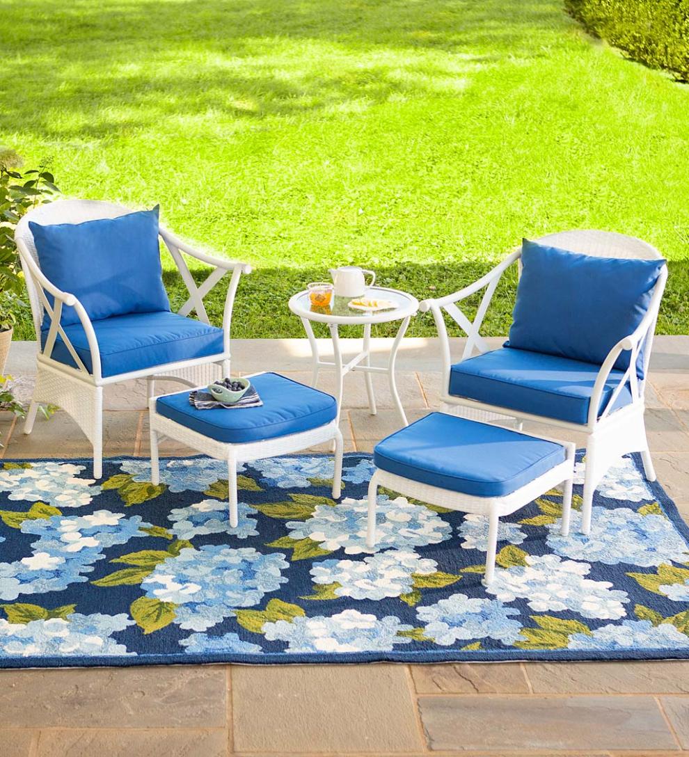 Plow & Hearth Synthetic Rugs Indoor Living Hydrangea Indoor/Outdoor Rug