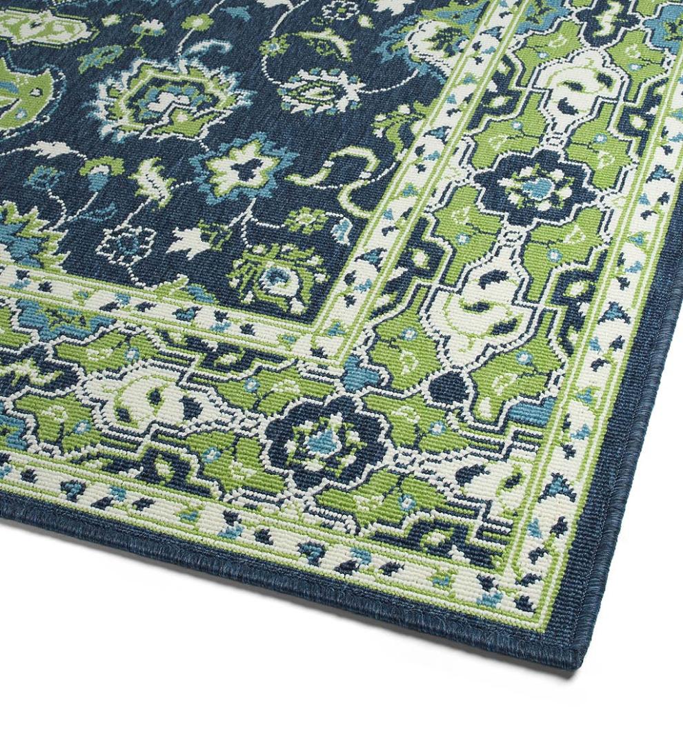 Plow & Hearth Synthetic Rugs Indoor Living Indoor/Outdoor Brunswick Wreath Polypropylene Rug