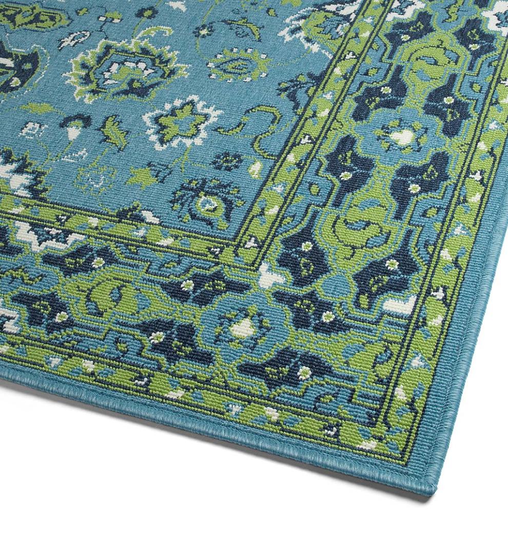 Plow & Hearth Synthetic Rugs Indoor Living Indoor/Outdoor Brunswick Wreath Polypropylene Rug