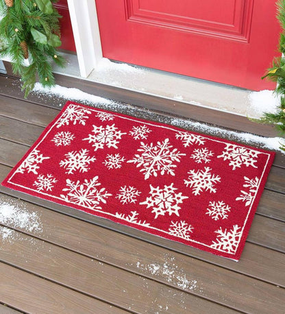 Plow & Hearth Synthetic Rugs Indoor Living Indoor/Outdoor Snowflakes Holiday Hooked Accent Rug