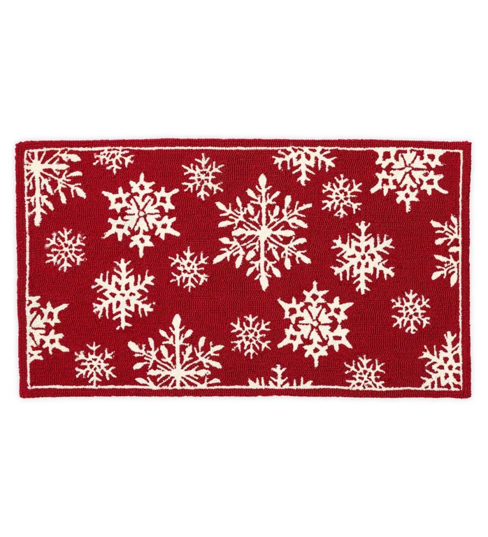 Plow & Hearth Synthetic Rugs Indoor Living Indoor/Outdoor Snowflakes Holiday Hooked Accent Rug