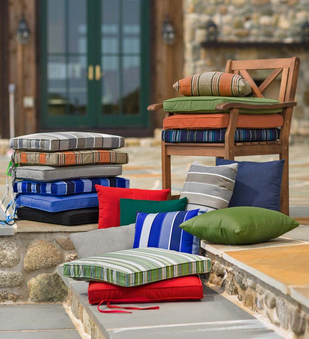 Plow & Hearth Outdoor Furniture Cushions Outdoor Living Sunbrella Throw Pillow, 15" Sq. X 7" - Bandana