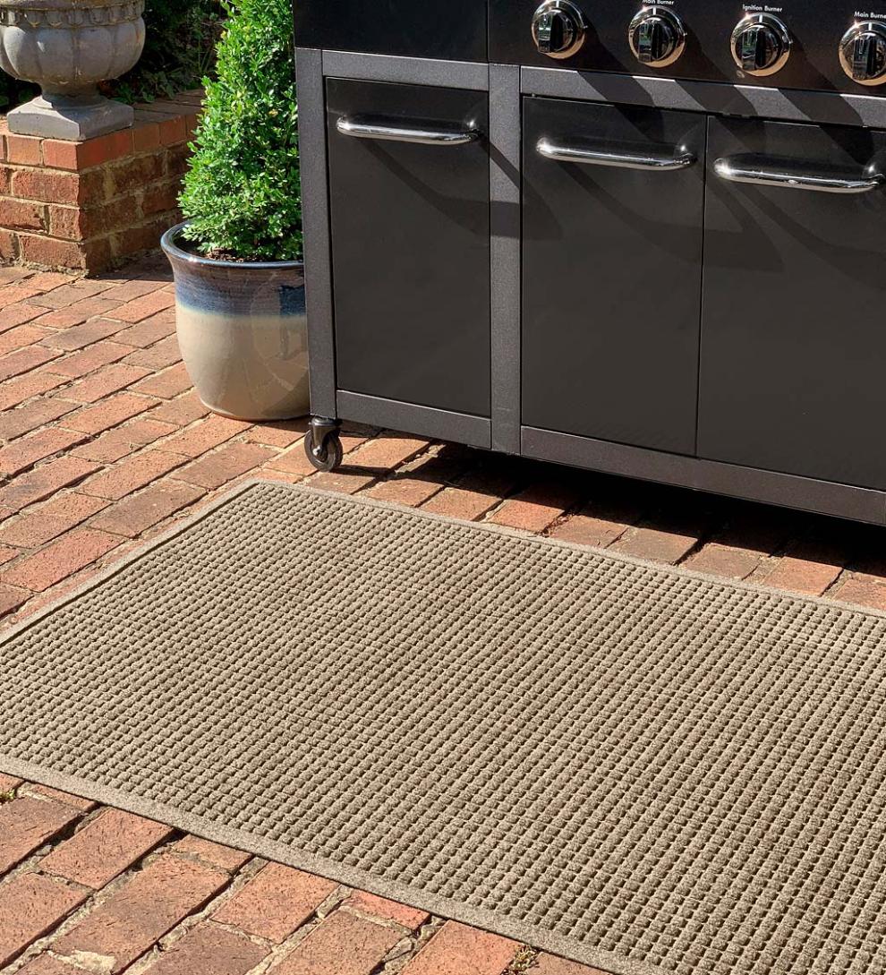 Plow & Hearth Synthetic Rugs Indoor Living Waterhog Square Pattern Grill Mat, 3' X 5' - Bordeaux